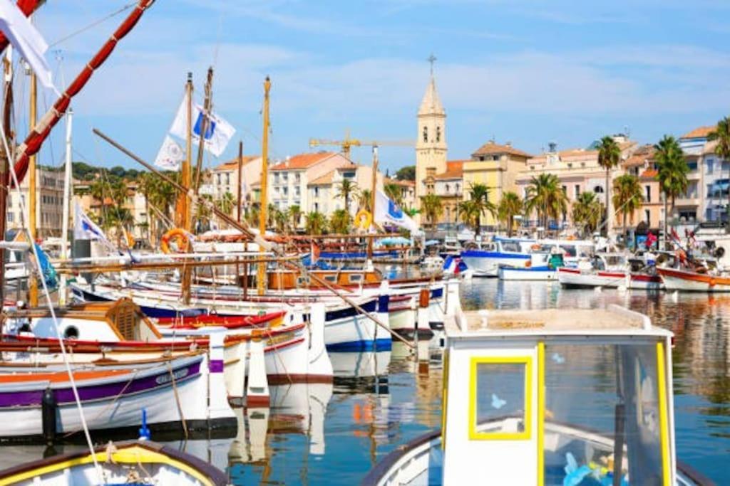 Appartement Au Coeur Du Village Sanary-sur-Mer Exteriör bild